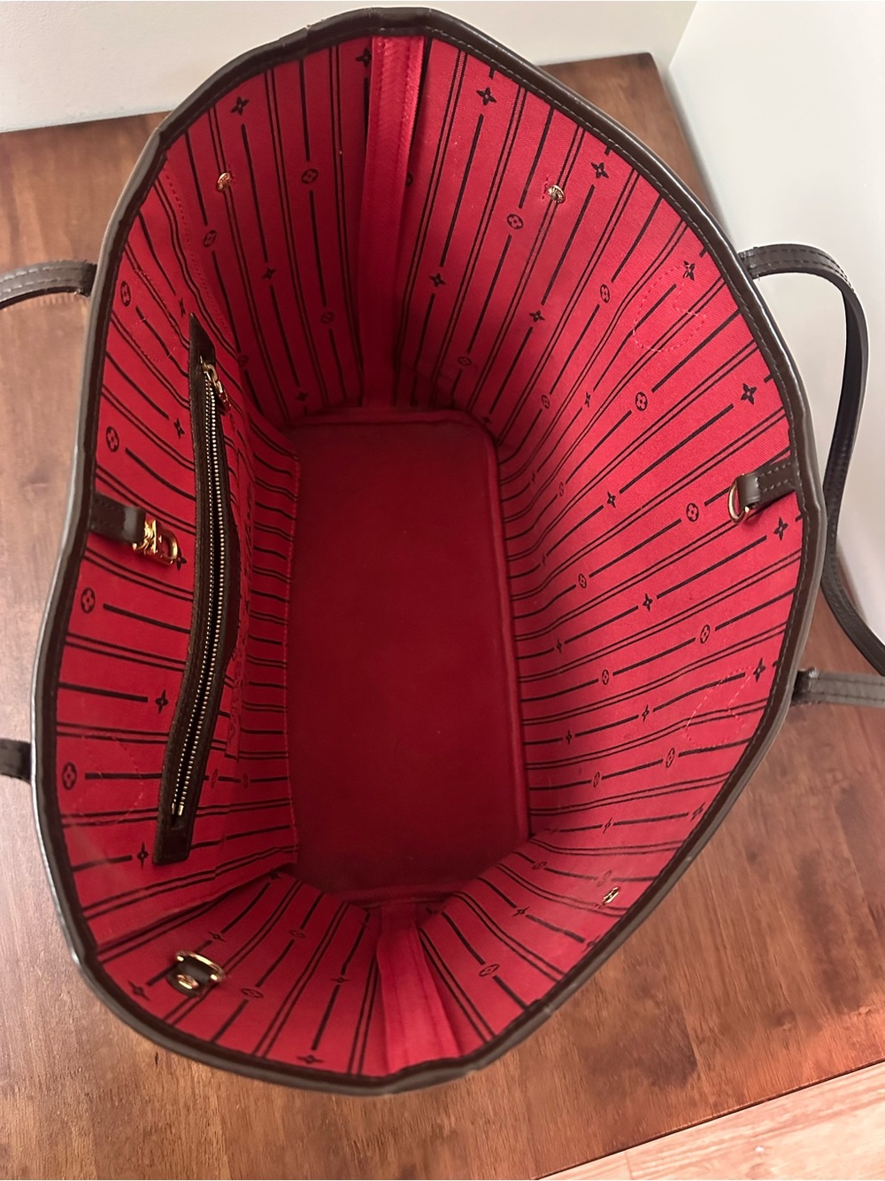 Louis Vuitton Brown Damier Ebene Tote with Red Lining - Picture 9 of 10